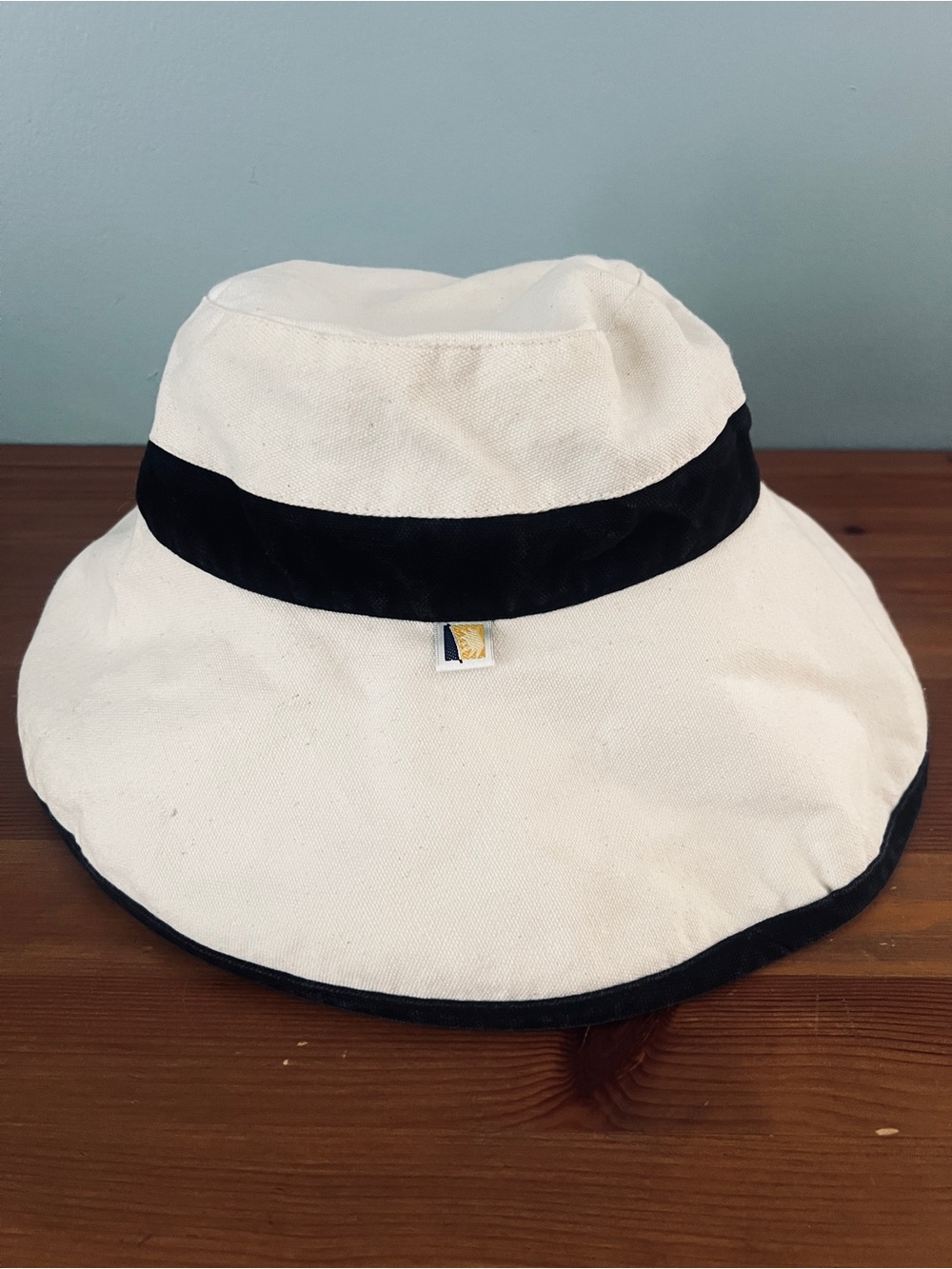 Solumbra Womens Rolled Brim Hat - Medium - Natural with Black Trim